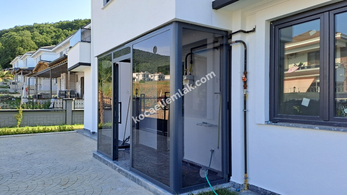 BAŞİSKELE YENİKÖY SATILIK MÜSTAKİL VİLLA