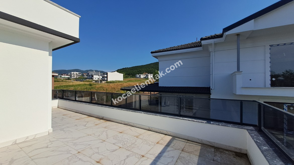 BAŞİSKELE YENİKÖY SATILIK MÜSTAKİL VİLLA