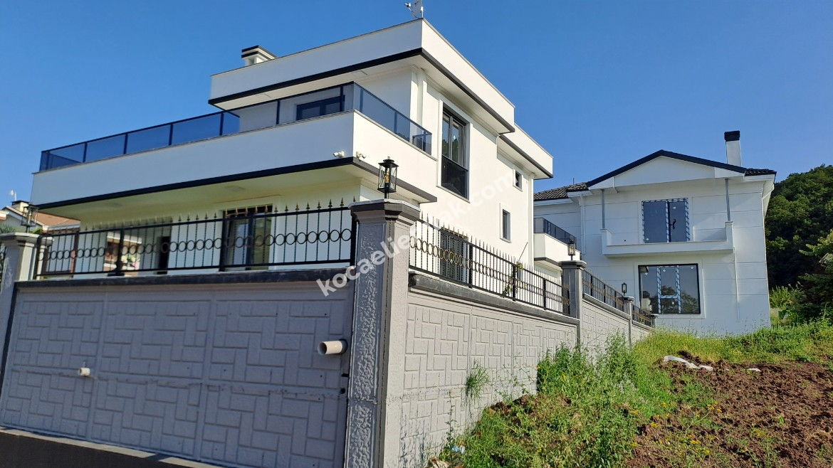 BAŞİSKELE YENİKÖY SATILIK MÜSTAKİL VİLLA