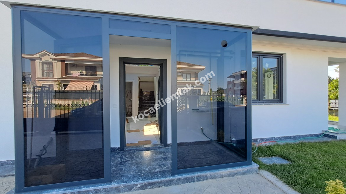 BAŞİSKELE YENİKÖY SATILIK MÜSTAKİL VİLLA