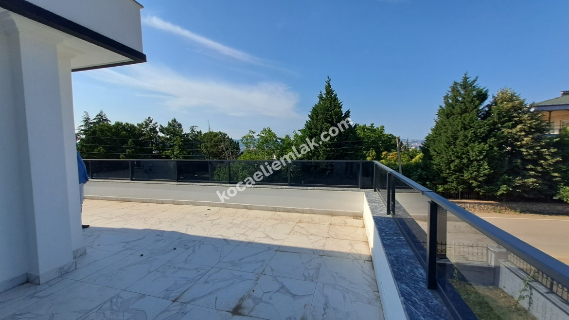 BAŞİSKELE YENİKÖY SATILIK MÜSTAKİL VİLLA