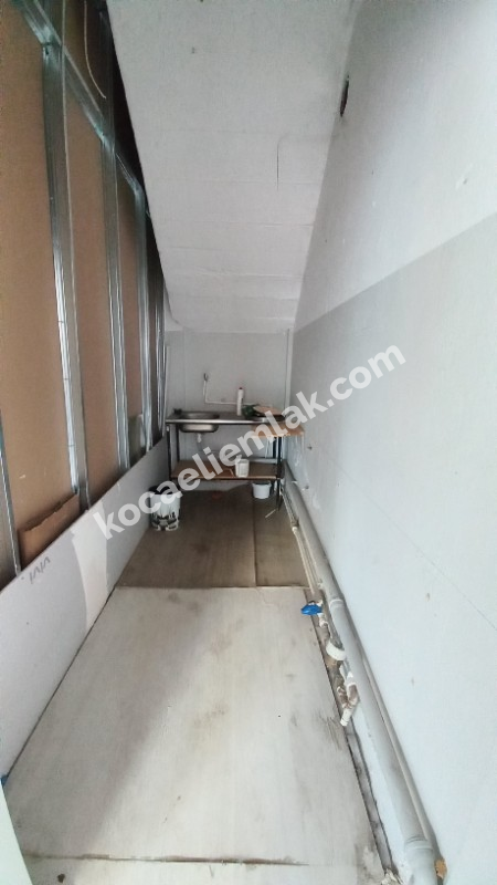 İzmit Körfez Mahallesi 42 Evler Kiralık İş Yeri 
