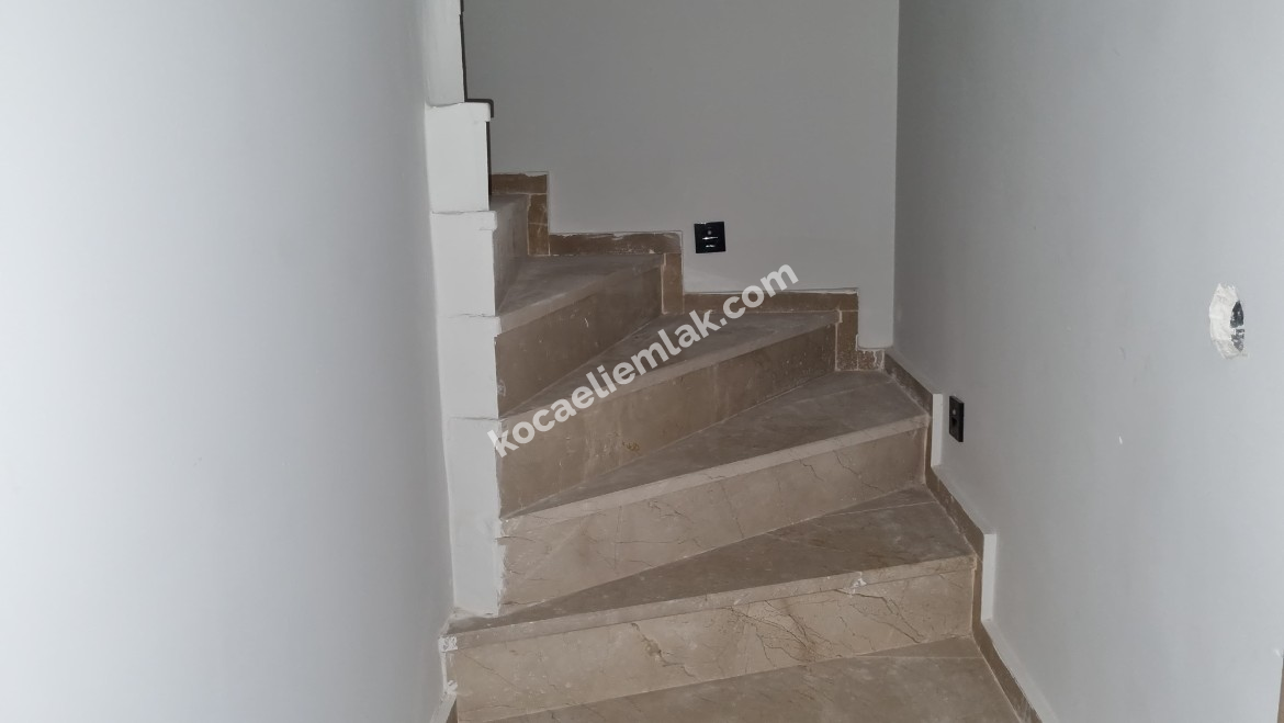 KARTEPE ERTUĞRUL GAZİ MAHALLESİ SATILIK 0 ÇATI DUBLEKSİ
