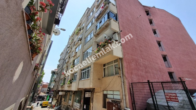 İzmit Merkez İnönü Caddesi Satılık 3+1 Daire