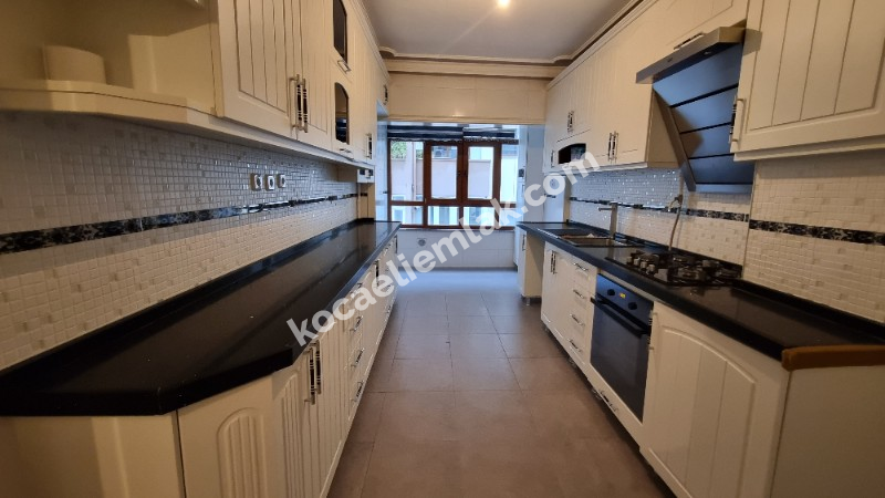 İzmit Kozluk Mahallesi Merkez Satılk Daire Ev 