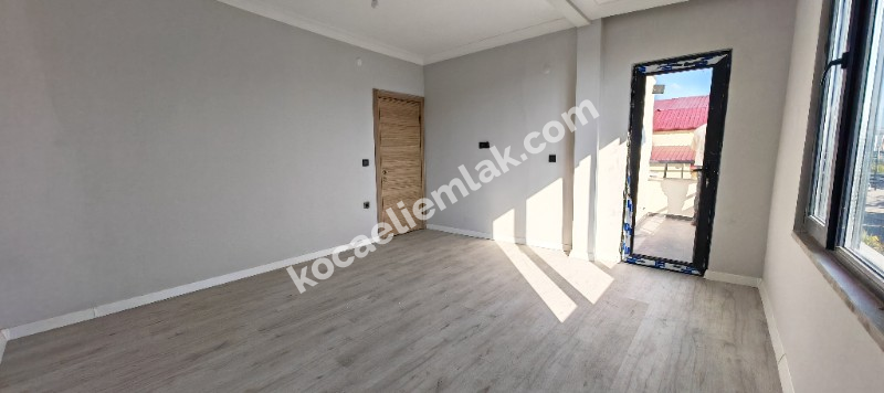 Kartepe İstasyon Mahallesi Satılık Çatı Dubleks Daire