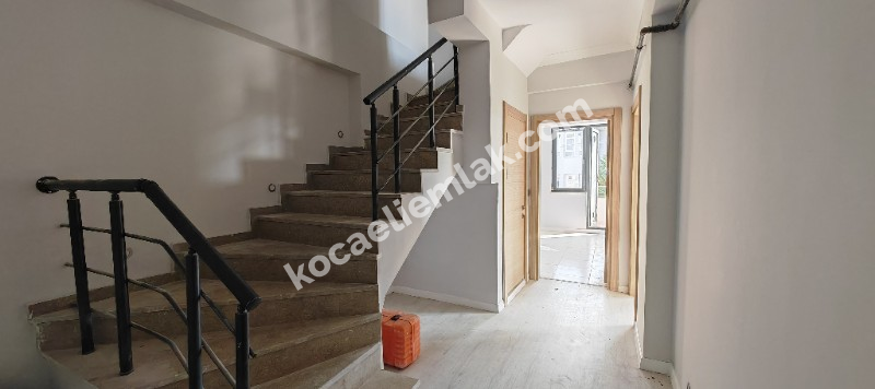 Kartepe İstasyon Mahallesi Satılık Çatı Dubleks Daire