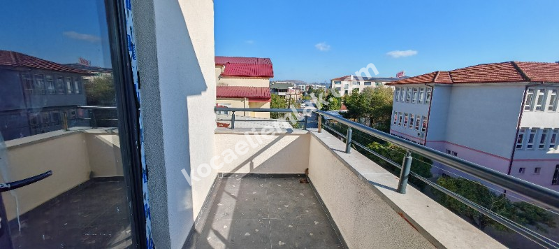 Kartepe İstasyon Mahallesi Satılık Çatı Dubleks Daire