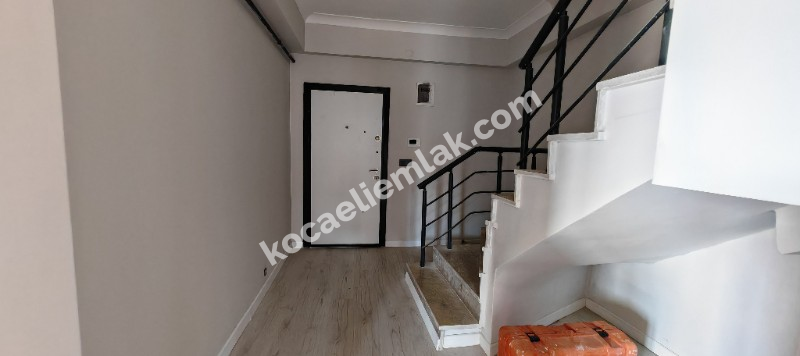 Kartepe İstasyon Mahallesi Satılık Çatı Dubleks Daire