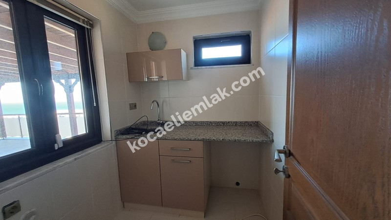 DEĞİRMENDERE TOPÇULAR SATILIK TRİPLEKS VİLLA