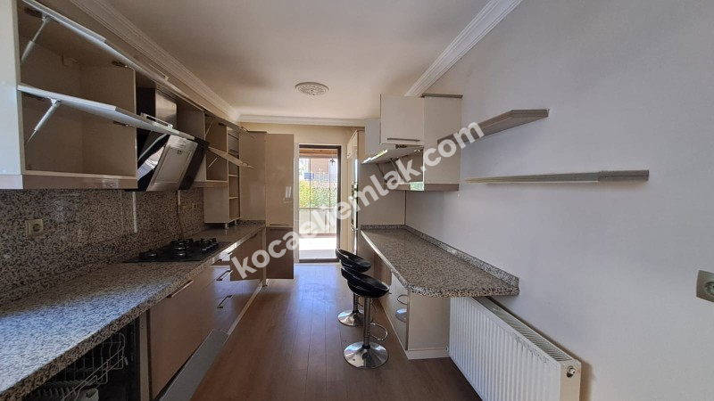 DEĞİRMENDERE TOPÇULAR SATILIK TRİPLEKS VİLLA