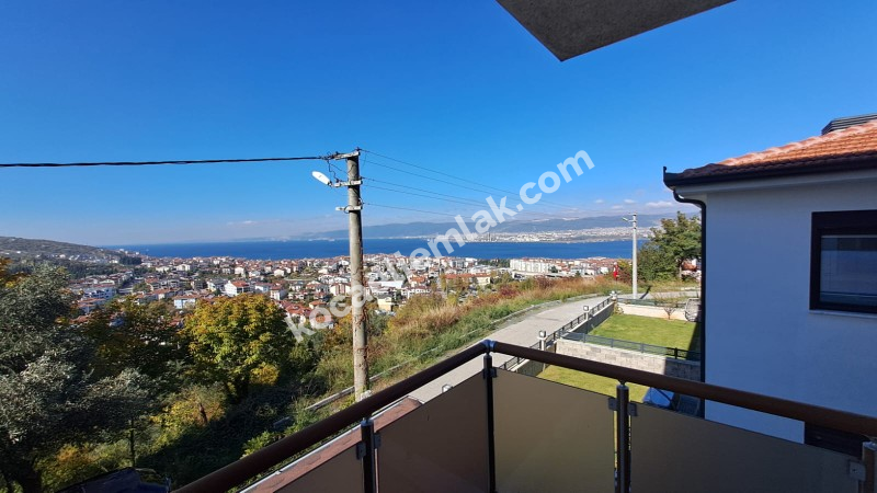 DEĞİRMENDERE TOPÇULAR SATILIK TRİPLEKS VİLLA