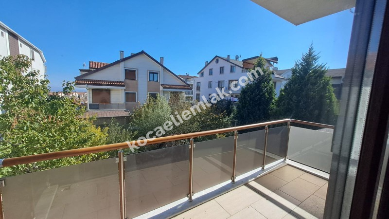 DEĞİRMENDERE TOPÇULAR SATILIK TRİPLEKS VİLLA