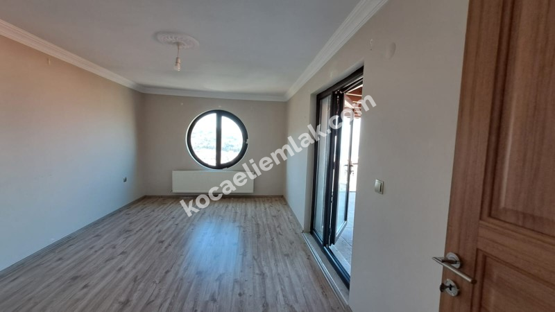 DEĞİRMENDERE TOPÇULAR SATILIK TRİPLEKS VİLLA