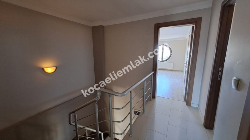 DEĞİRMENDERE TOPÇULAR SATILIK TRİPLEKS VİLLA