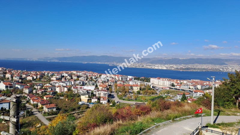 DEĞİRMENDERE TOPÇULAR SATILIK TRİPLEKS VİLLA