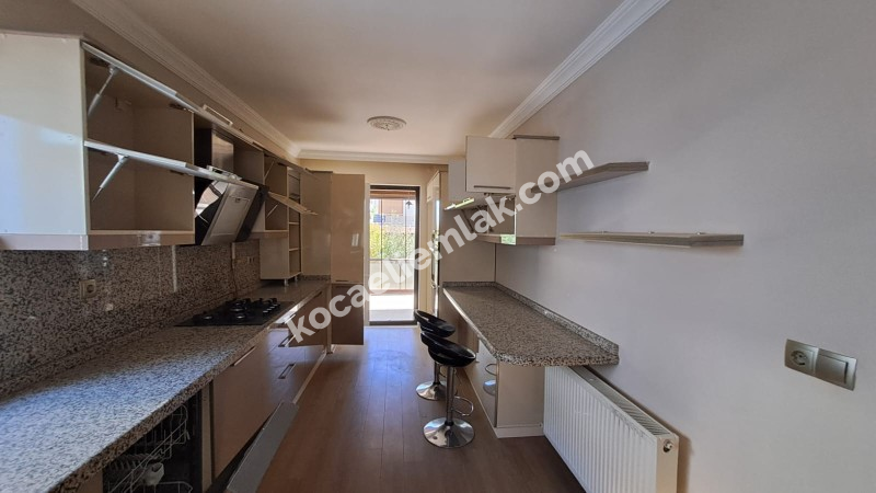 DEĞİRMENDERE TOPÇULAR SATILIK TRİPLEKS VİLLA