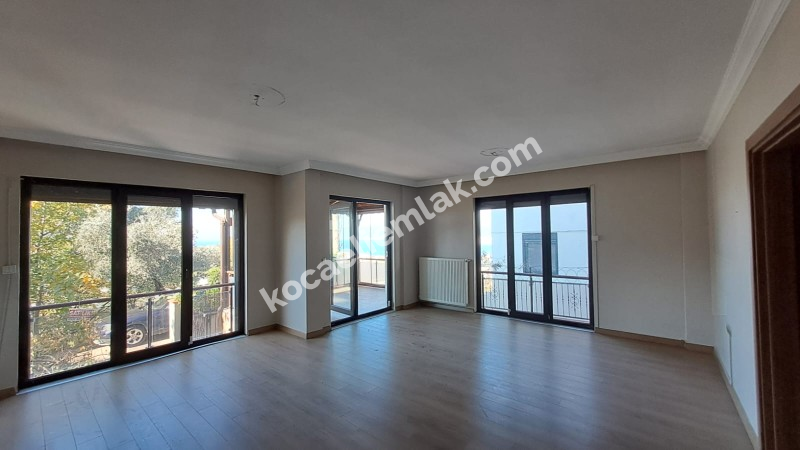 DEĞİRMENDERE TOPÇULAR SATILIK TRİPLEKS VİLLA