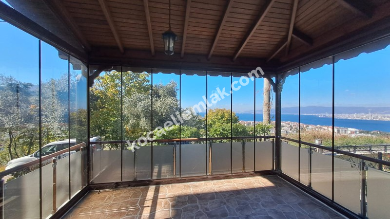 DEĞİRMENDERE TOPÇULAR SATILIK TRİPLEKS VİLLA