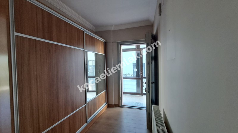 DEĞİRMENDERE TOPÇULAR SATILIK TRİPLEKS VİLLA