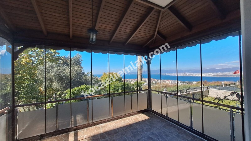 DEĞİRMENDERE TOPÇULAR SATILIK TRİPLEKS VİLLA