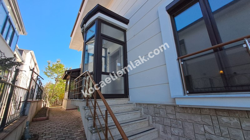 DEĞİRMENDERE TOPÇULAR SATILIK TRİPLEKS VİLLA