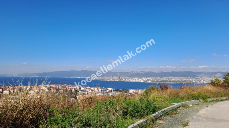 DEĞİRMENDERE TOPÇULAR SATILIK TRİPLEKS VİLLA