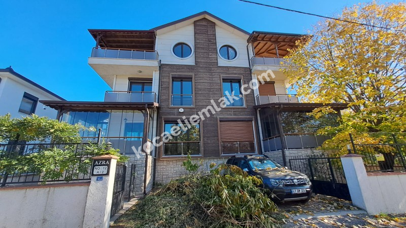 DEĞİRMENDERE TOPÇULAR SATILIK TRİPLEKS VİLLA