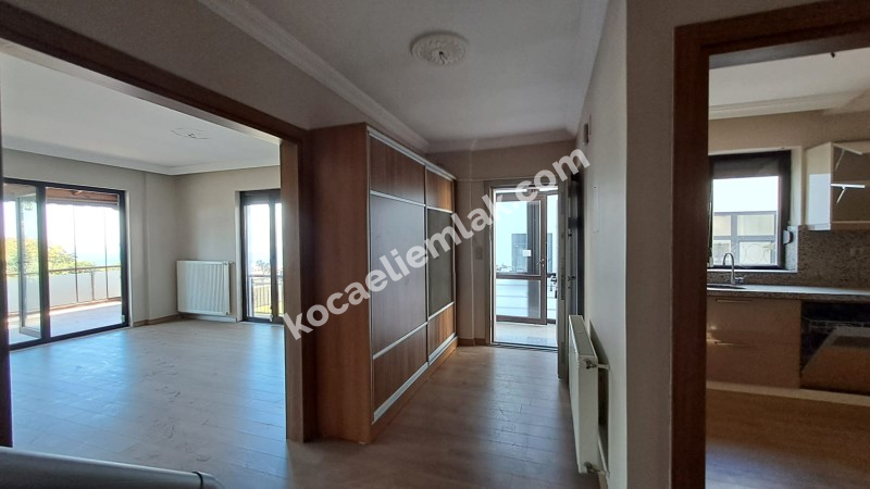 DEĞİRMENDERE TOPÇULAR SATILIK TRİPLEKS VİLLA