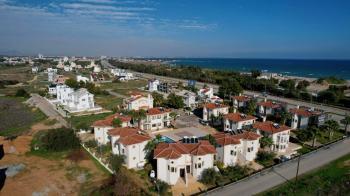 Kıbrıs İskele Long Beach Bölgesinde Satılık 2+1 İkiz Villa 