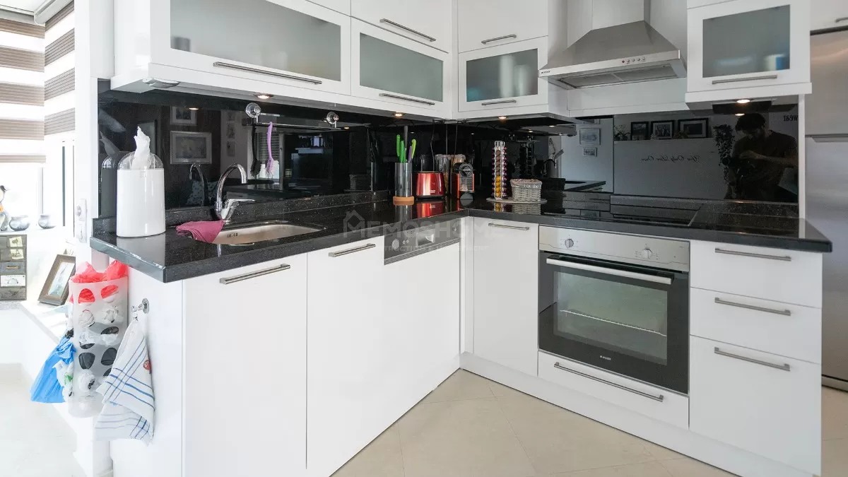 Elegant Beachside Living in Alanya