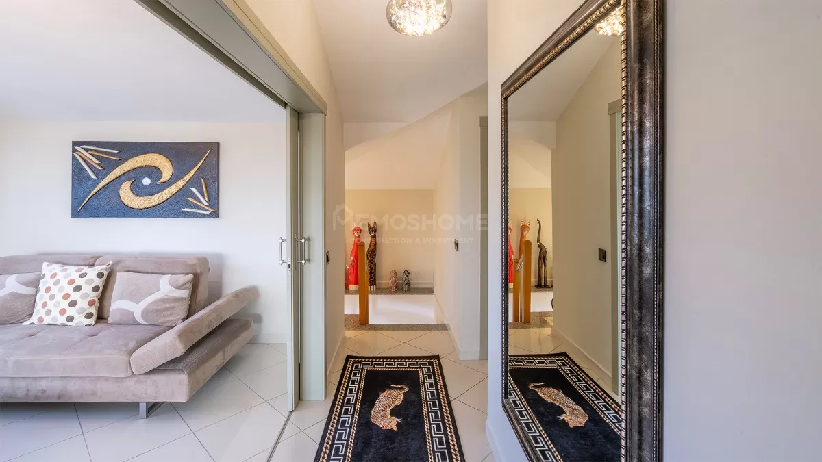 4+1 by the Beach in Oba