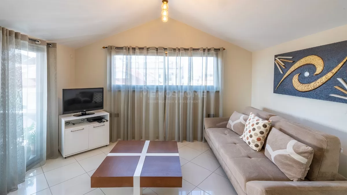 4+1 by the Beach in Oba