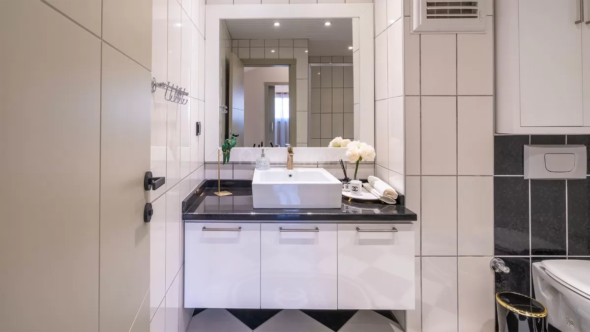 4+1 by the Beach in Oba