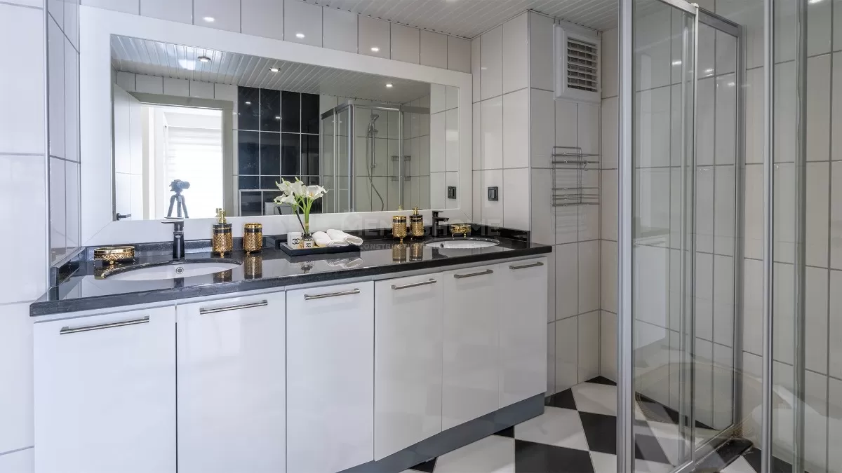 4+1 by the Beach in Oba