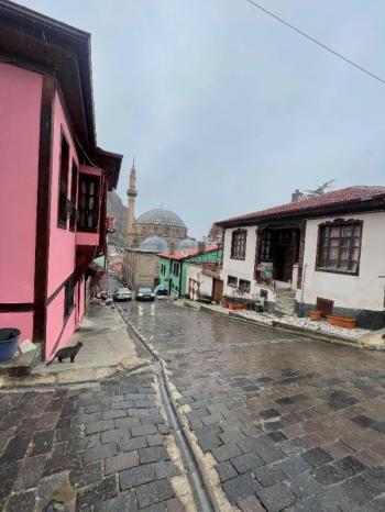 AFYON ÜÇOK EMLAKTAN AKMESCİT MAH SATILIK İÇİ FULL YAPILIK 3+1 MÜSTAKİL EV
