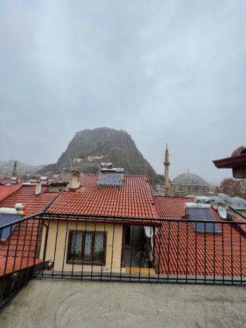 AFYON ÜÇOK EMLAKTAN AKMESCİT MAH SATILIK İÇİ FULL YAPILIK 3+1 MÜSTAKİL EV