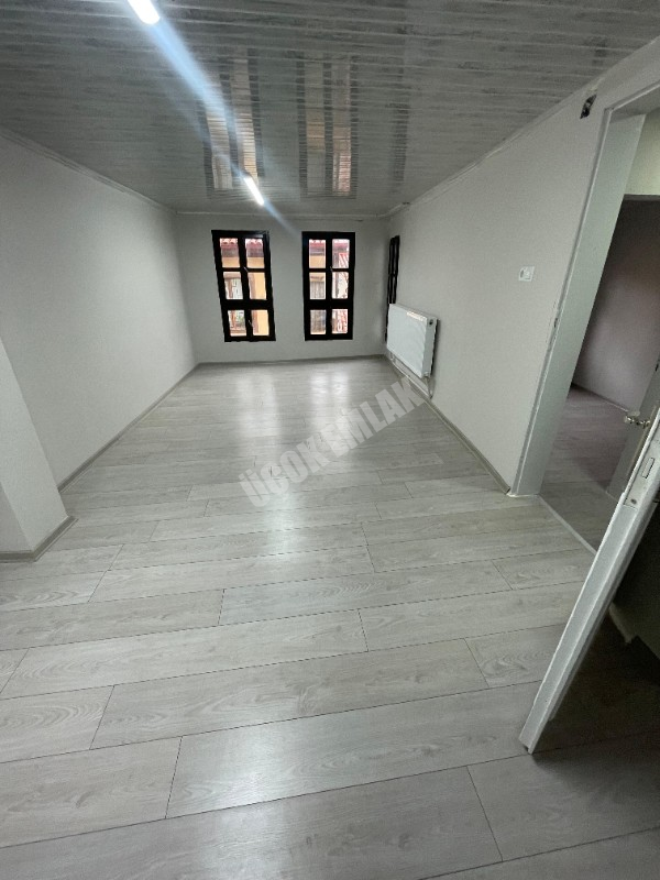 AFYON ÜÇOK EMLAKTAN AKMESCİT MAH SATILIK İÇİ FULL YAPILIK 3+1 MÜSTAKİL EV