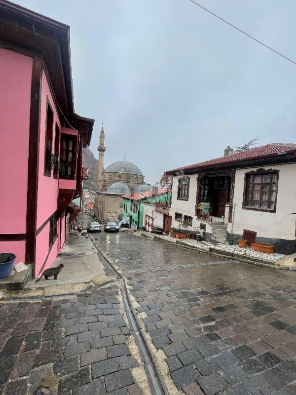AFYON ÜÇOK EMLAKTAN AKMESCİT MAH SATILIK İÇİ FULL YAPILIK 3+1 MÜSTAKİL EV