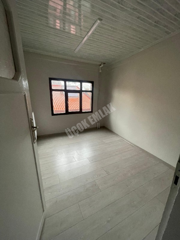 AFYON ÜÇOK EMLAKTAN AKMESCİT MAH SATILIK İÇİ FULL YAPILIK 3+1 MÜSTAKİL EV