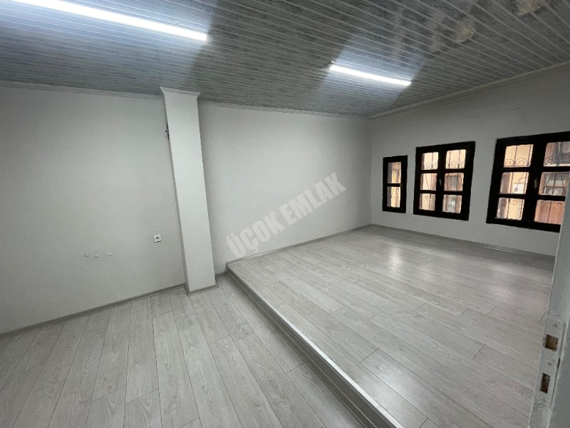 AFYON ÜÇOK EMLAKTAN AKMESCİT MAH SATILIK İÇİ FULL YAPILIK 3+1 MÜSTAKİL EV
