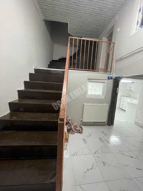 AFYON ÜÇOK EMLAKTAN AKMESCİT MAH SATILIK İÇİ FULL YAPILIK 3+1 MÜSTAKİL EV