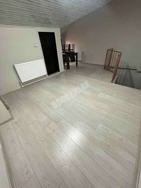 AFYON ÜÇOK EMLAKTAN AKMESCİT MAH SATILIK İÇİ FULL YAPILIK 3+1 MÜSTAKİL EV