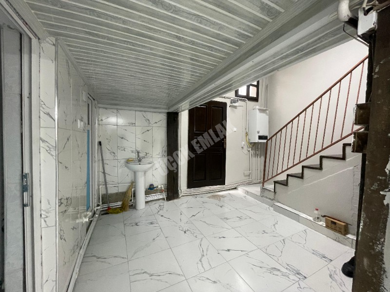 AFYON ÜÇOK EMLAKTAN AKMESCİT MAH SATILIK İÇİ FULL YAPILIK 3+1 MÜSTAKİL EV