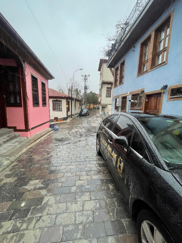 AFYON ÜÇOK EMLAKTAN AKMESCİT MAH SATILIK İÇİ FULL YAPILIK 3+1 MÜSTAKİL EV