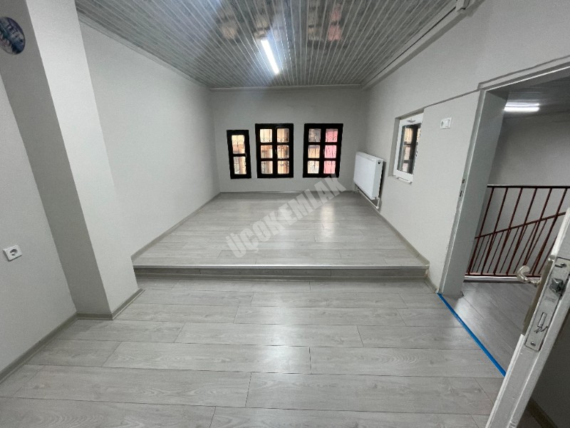 AFYON ÜÇOK EMLAKTAN AKMESCİT MAH SATILIK İÇİ FULL YAPILIK 3+1 MÜSTAKİL EV