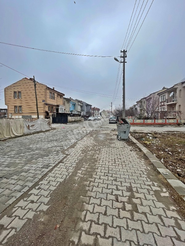 AFYON ÜÇOK EMLAKTAN OSMANGAZİ MAH SATILIK 350M² ARSA
