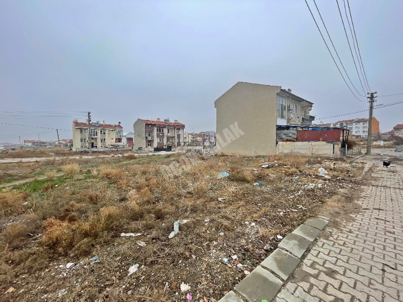 AFYON ÜÇOK EMLAKTAN OSMANGAZİ MAH SATILIK 350M² ARSA