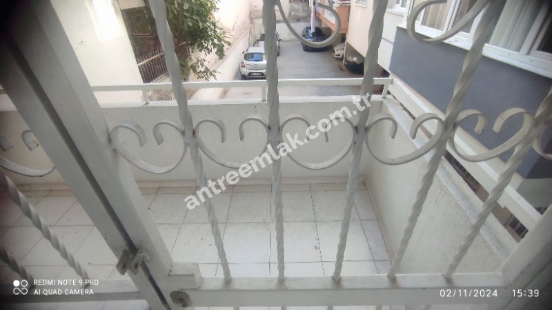 Antre Emlak'tan Satılık Bozyaka Bahar Mahallesinde 3+1 Doğalgazlı Otoparklı 130 M2 Bakımlı Daire