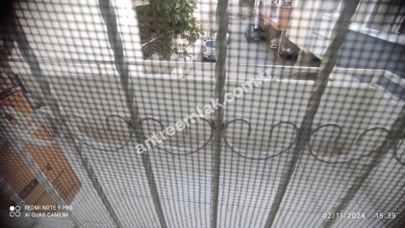 Antre Emlak'tan Satılık Bozyaka Bahar Mahallesinde 3+1 Doğalgazlı Otoparklı 130 M2 Bakımlı Daire